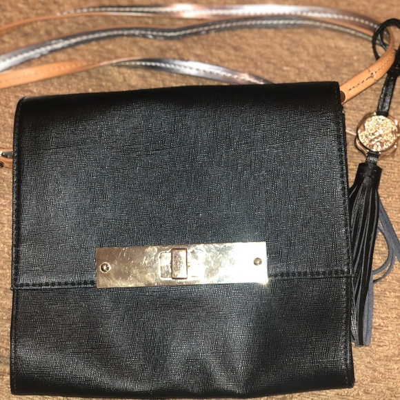 Vince Camuto Handbags - Vince Camuto Crossbody Bag